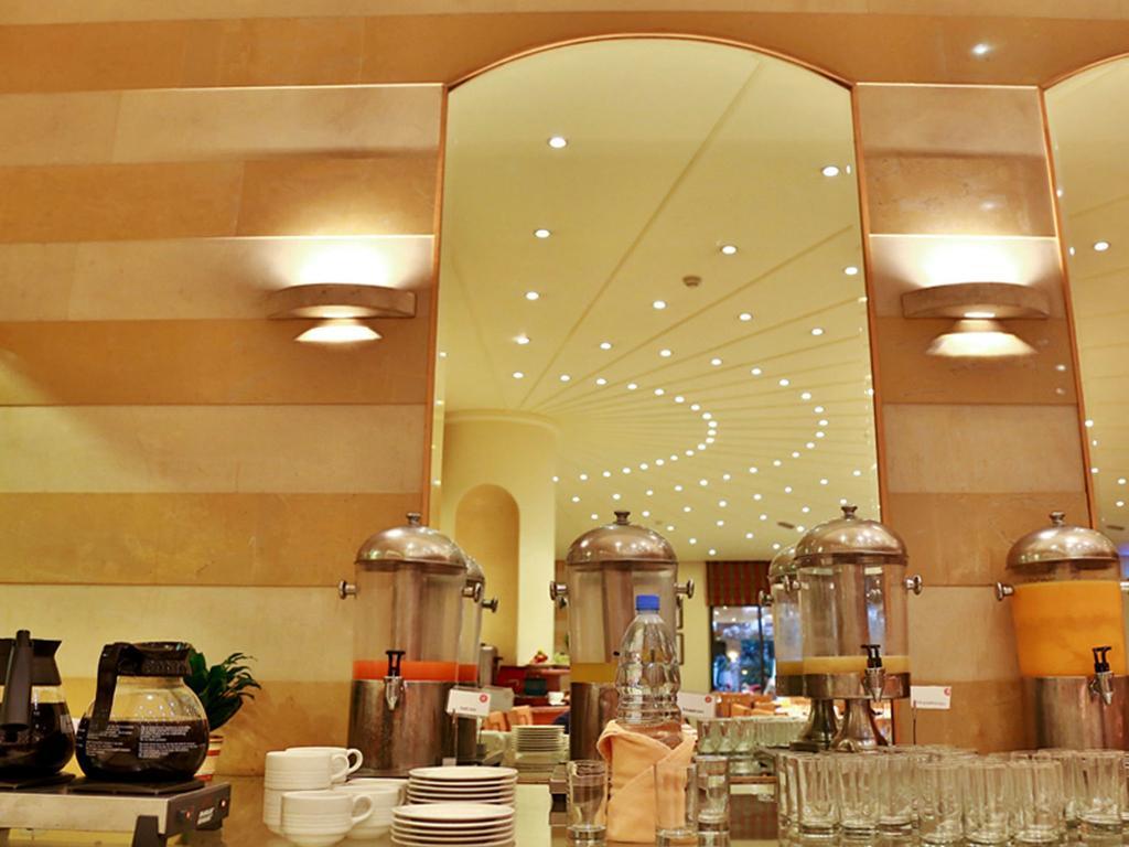 ביירות Lancaster Tamar Hotel- Hadath מראה חיצוני תמונה